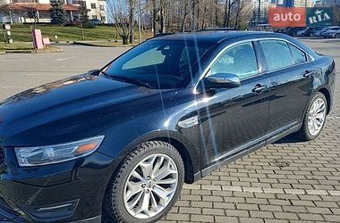 Седан Ford Taurus 2016 в Львове