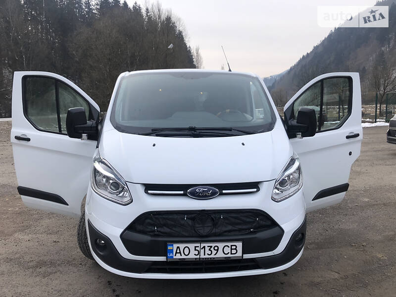 Мінівен Ford Tourneo Custom