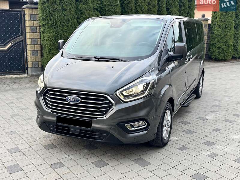 Минивэн Ford Tourneo Custom