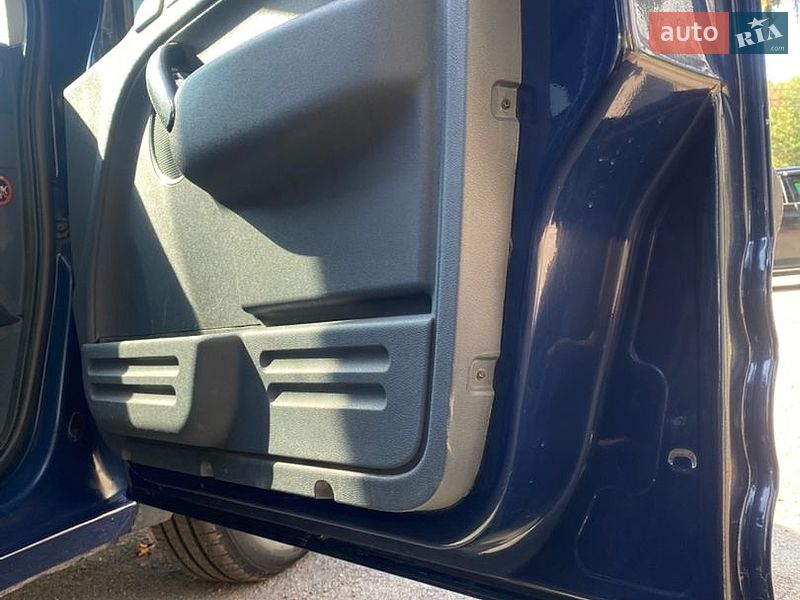 Минивэн Ford Transit Connect 2006 в Новоархангельске