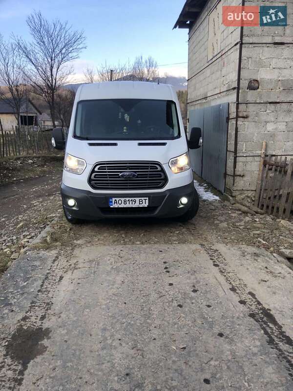 Микроавтобус Ford Transit Courier