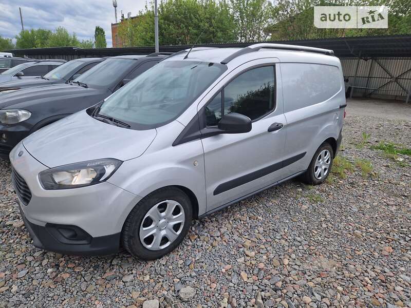 Грузовики Ford Transit Courier