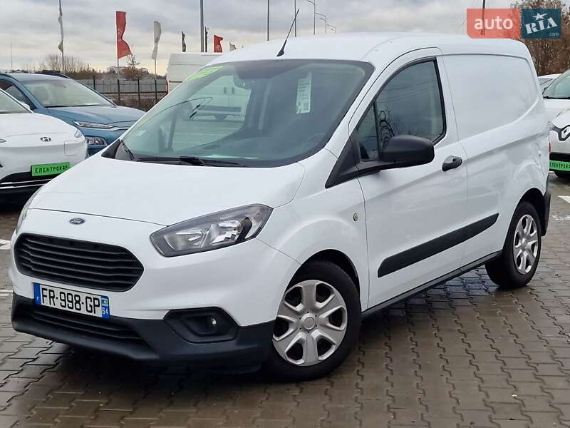 Вантажний фургон Ford Transit Courier