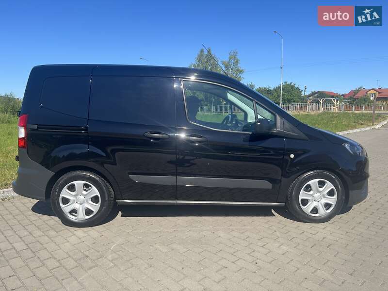 Вантажний фургон Ford Transit Courier