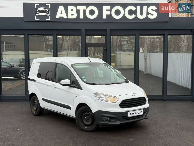 Вантажівки Ford Transit Courier