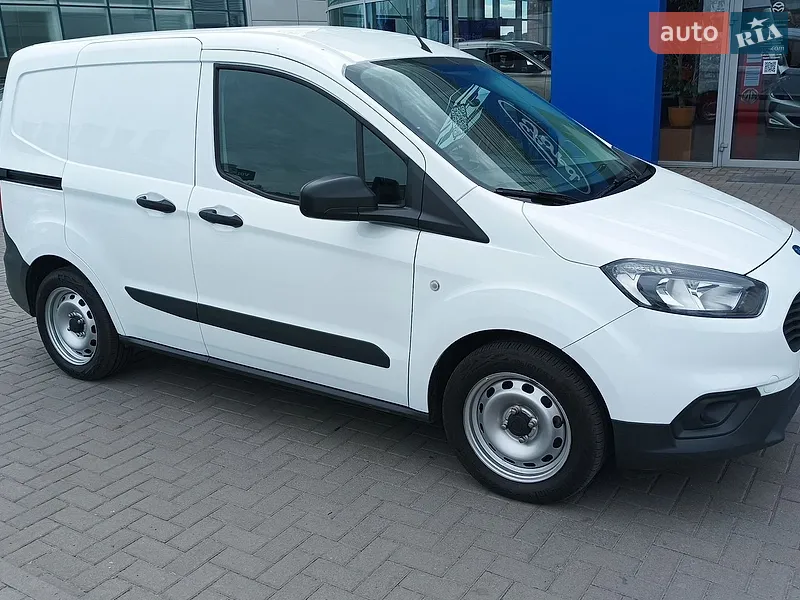 Ford Transit Courier 2021