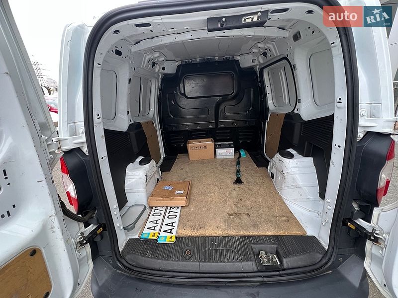Грузовой фургон Ford Transit Courier 2014 в Киеве