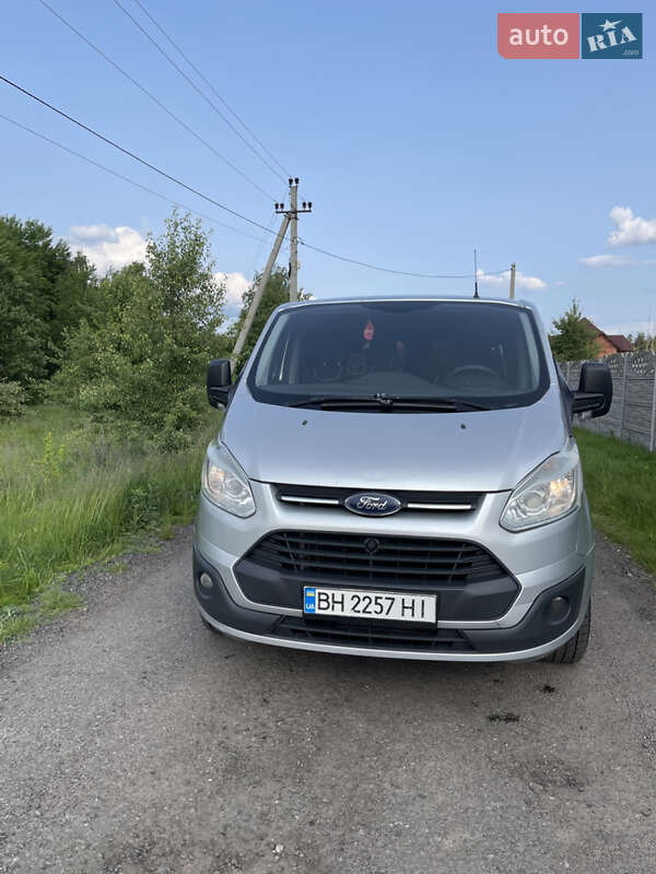 Вантажний фургон Ford Transit Custom