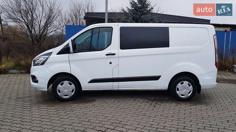 Вантажопасажирський фургон Ford Transit Custom