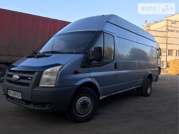 Вантажівки Ford Transit