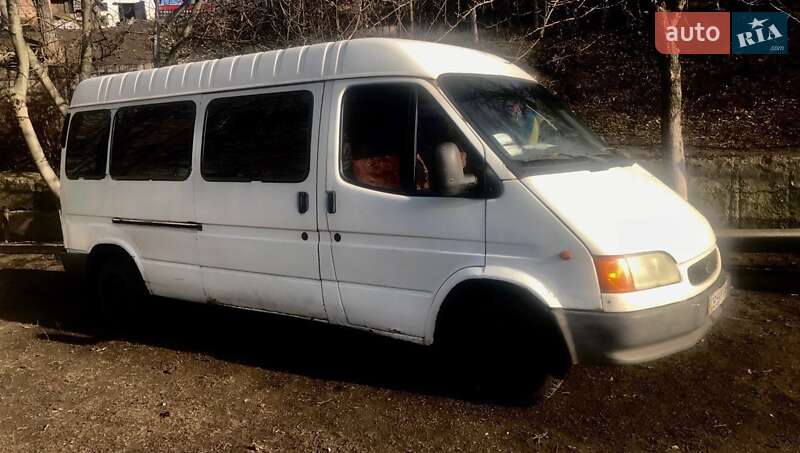 Микроавтобус Ford Transit
