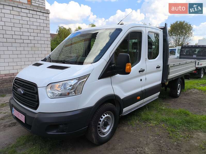 Вантажівки Ford Transit