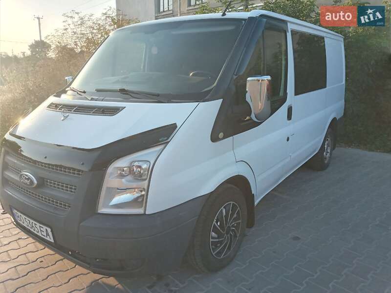 Грузопассажирский фургон Ford Transit