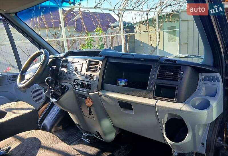 Вантажний фургон Ford Transit