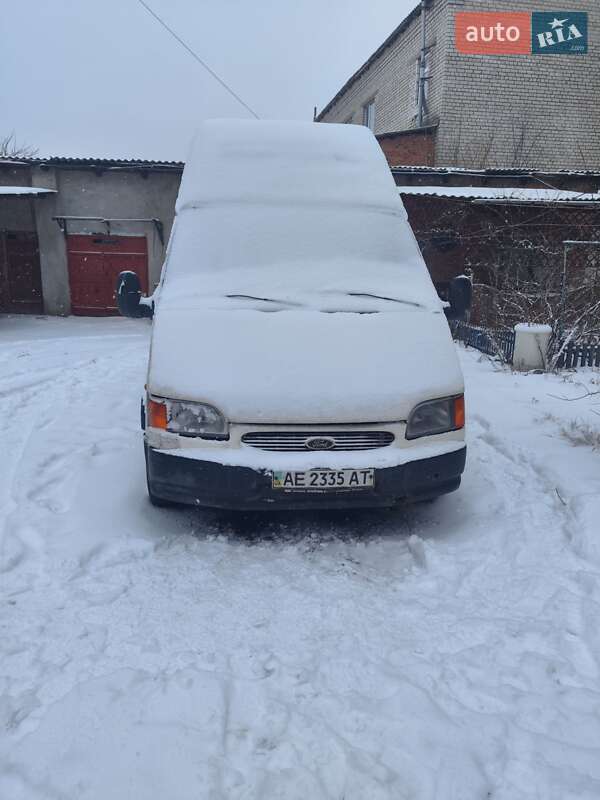 Вантажопасажирський фургон Ford Transit