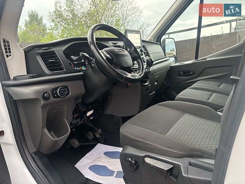 Вантажний фургон Ford Transit 2019 в Нововолинську