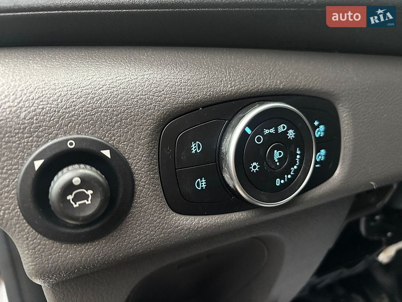 Вантажний фургон Ford Transit 2019 в Нововолинську