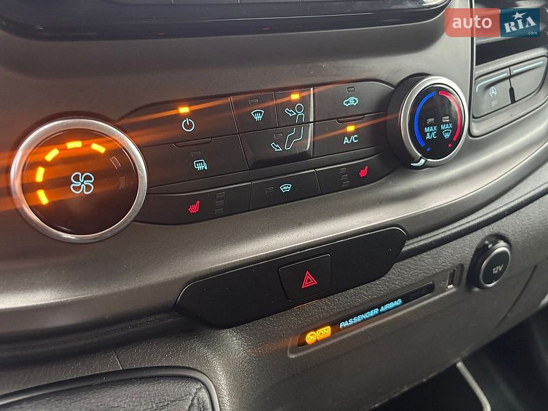 Вантажний фургон Ford Transit 2019 в Нововолинську