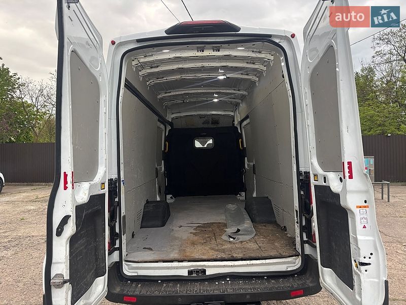 Вантажний фургон Ford Transit 2019 в Нововолинську
