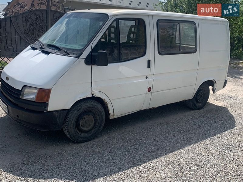 Седан Ford Transit