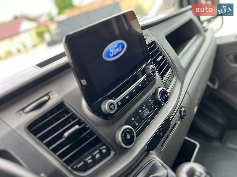 Вантажний фургон Ford Transit 2020 в Дубні
