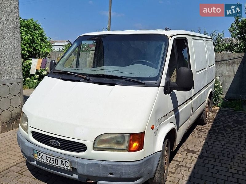 Грузовой фургон Ford Transit 2000 в Корце фото Грузовой фургон Ford Transit 2000 в Корце