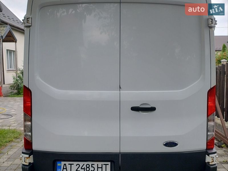 Грузовой фургон Ford Transit 2015 в Ивано-Франковске