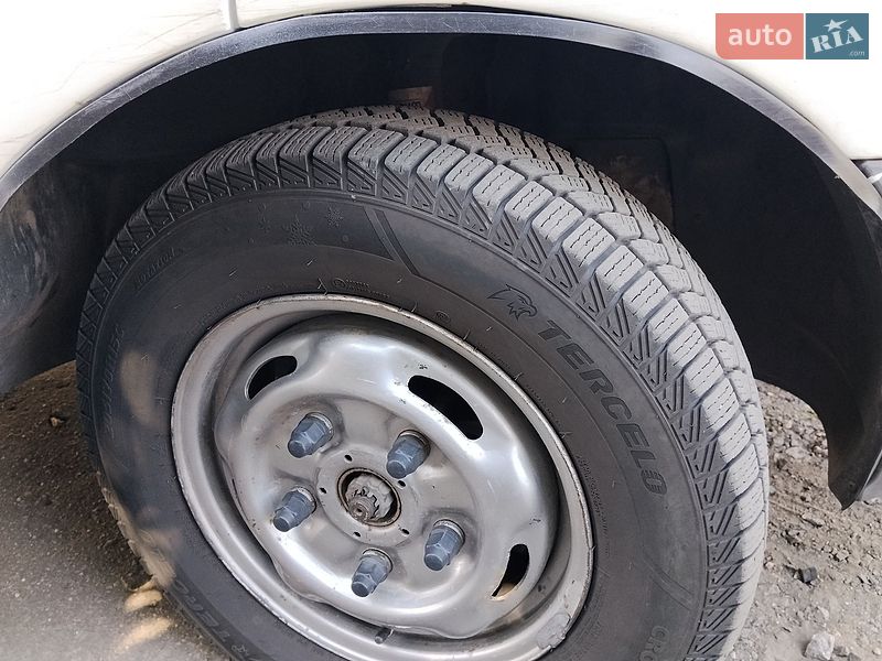 Грузовой фургон Ford Transit 2001 в Александрие