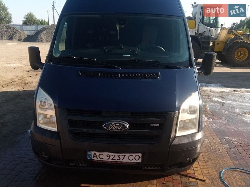 Вантажний фургон Ford Transit
