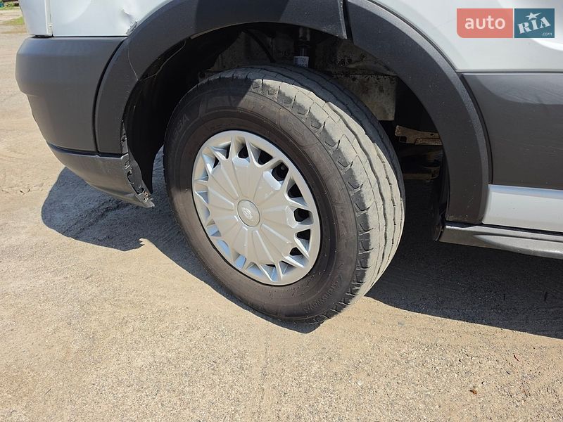 Грузовой фургон Ford Transit 2016 в Полтаве