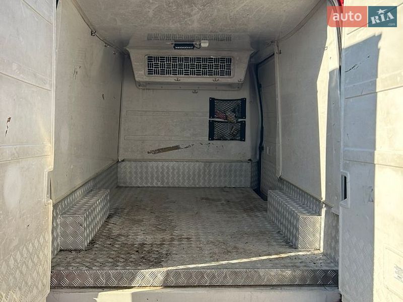 Грузовой фургон Ford Transit 2006 в Отынии