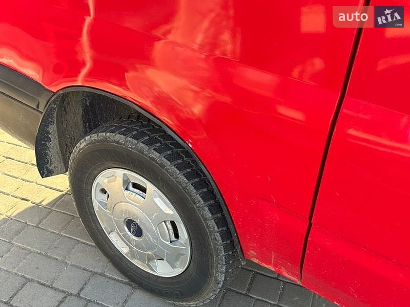 Грузовой фургон Ford Transit 2006 в Отынии