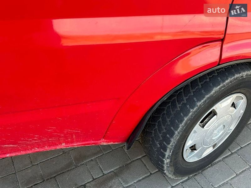 Грузовой фургон Ford Transit 2006 в Отынии
