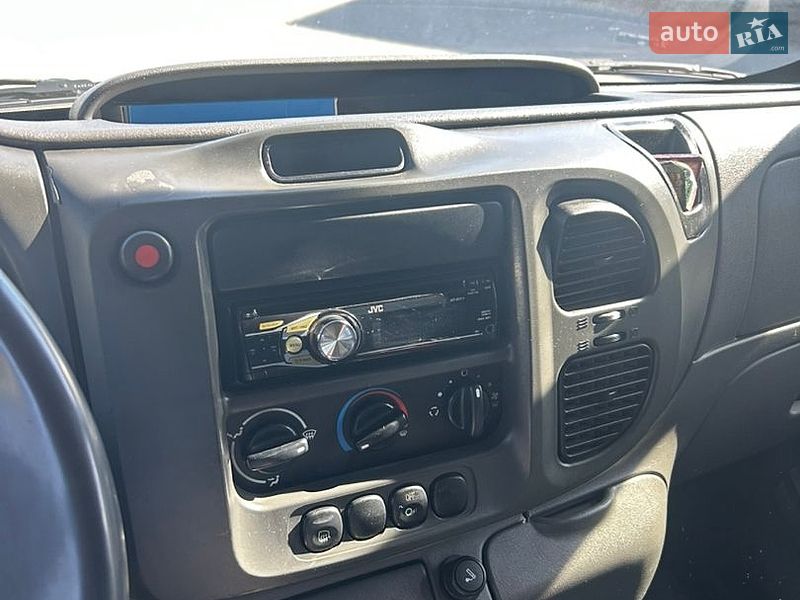 Грузовой фургон Ford Transit 2006 в Отынии