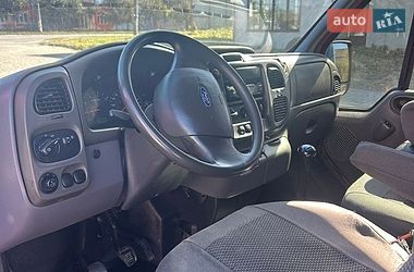 Грузовой фургон Ford Transit 2006 в Отынии