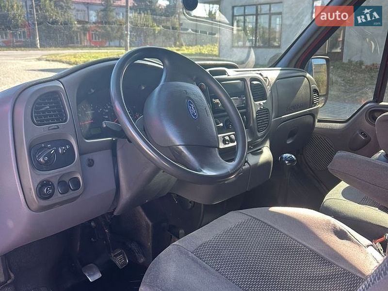 Грузовой фургон Ford Transit 2006 в Отынии