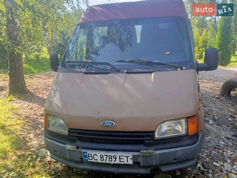 Грузопассажирский фургон Ford Transit