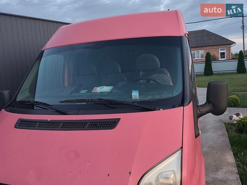 Грузовой фургон Ford Transit 2006 в Неполоковцах