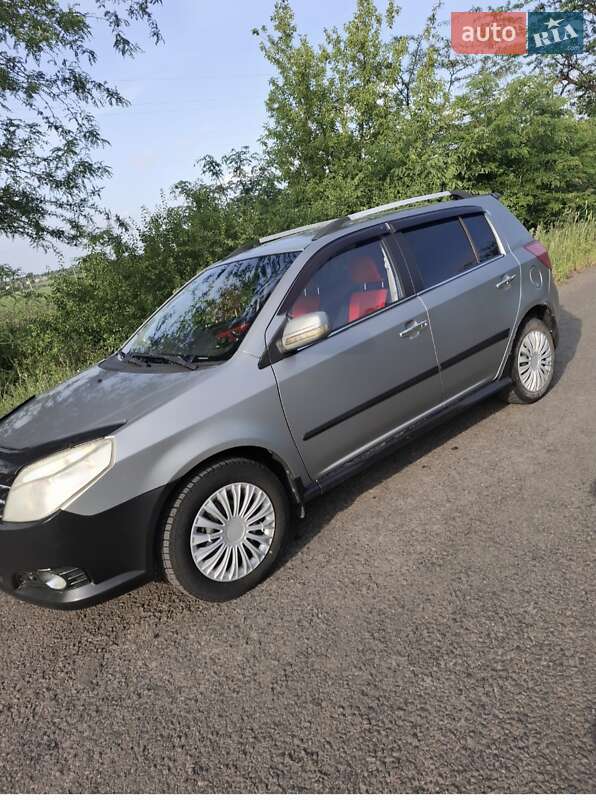 Седан Geely MK Cross