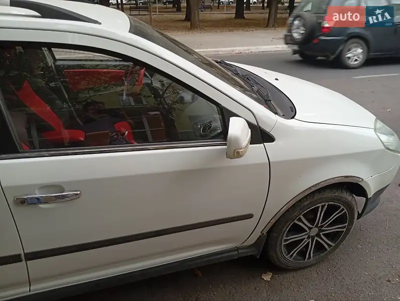 Geely MK Cross