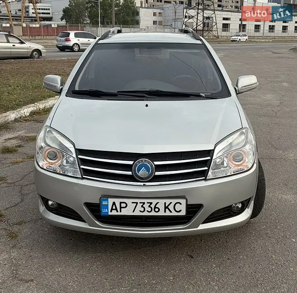 Geely MK Cross