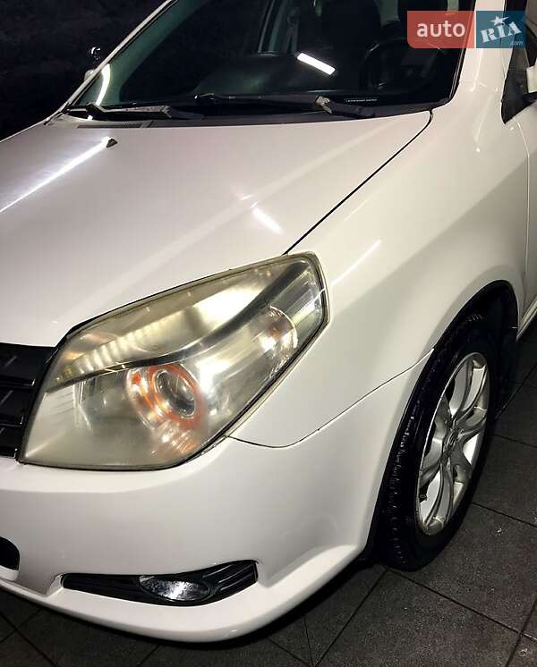 Седан Geely MK