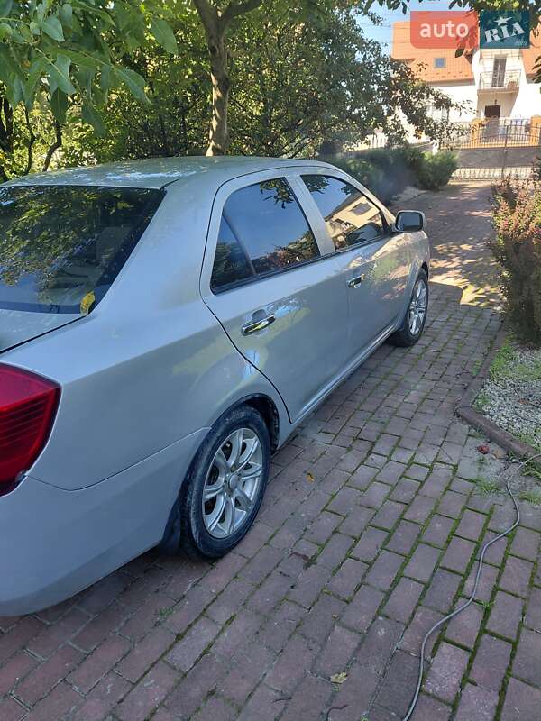 Седан Geely MK 2008 в Тисмениці