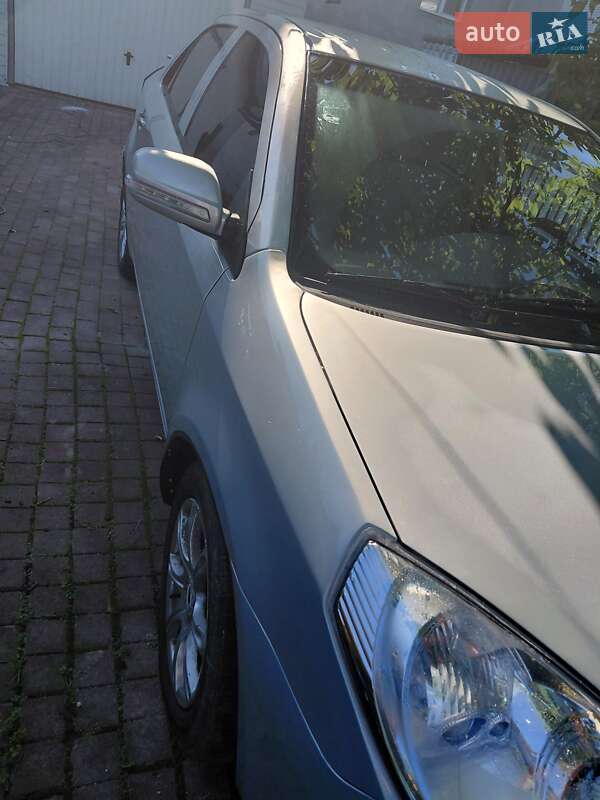Седан Geely MK 2008 в Тисмениці