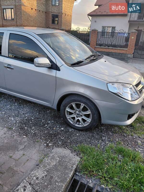 Седан Geely MK 2008 в Тисмениці