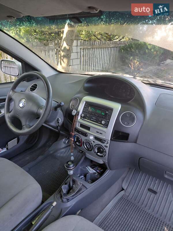 Седан Geely MK 2008 в Тисмениці