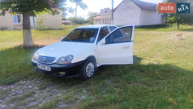 Седан Geely MR