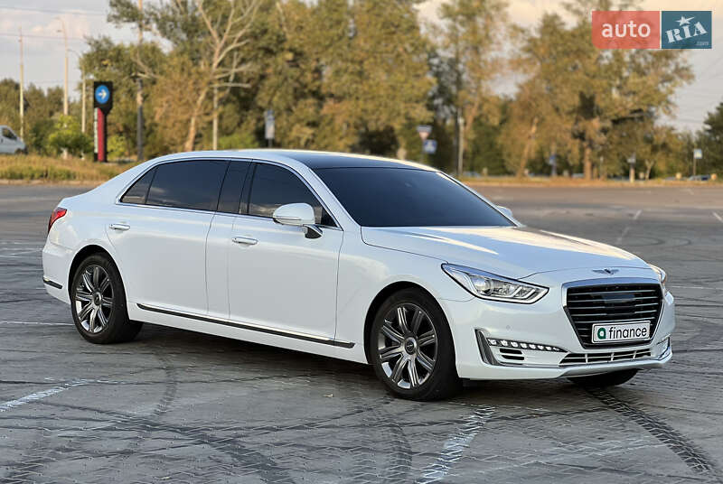 Genesis G90