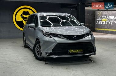 Ціни Toyota Sienna Гібрид (HEV)