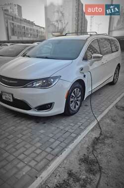 Ціни Chrysler Pacifica Гібрид (PHEV)